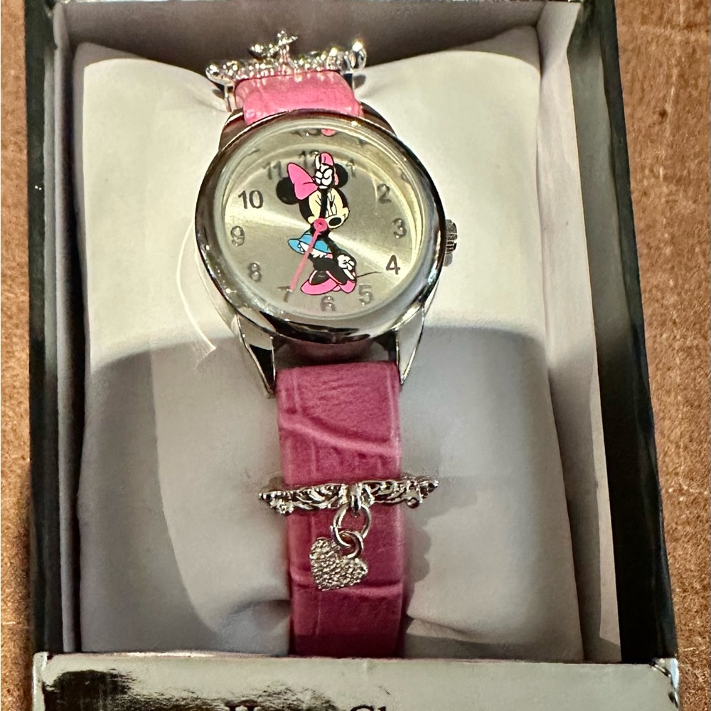 New in box Disney official Mini Mouse heart charm bracelet